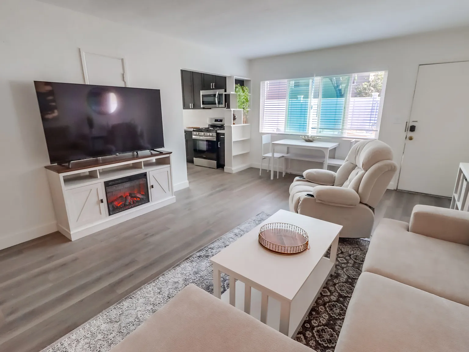 1 bed, 700 sqft, $5,250 — Photo 1