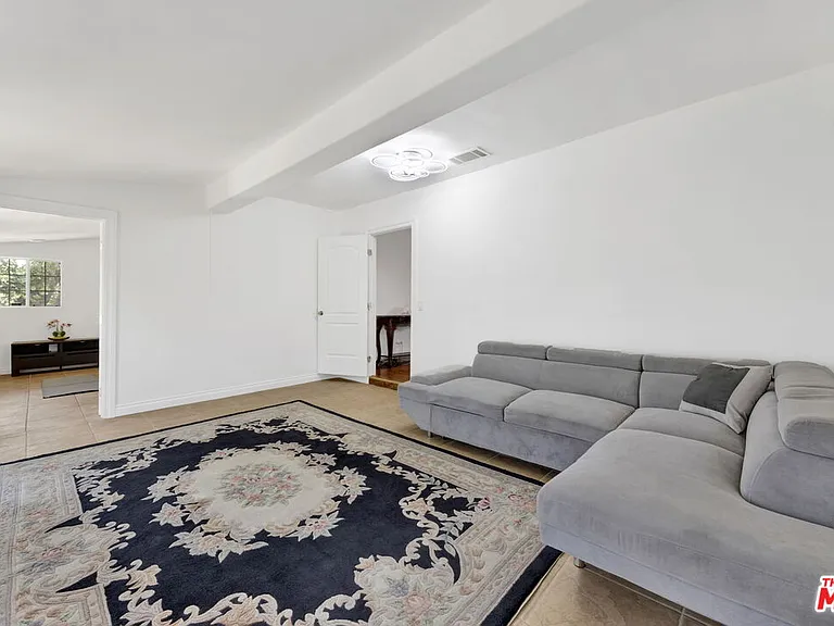 10109 Gloria Ave — Photo 3