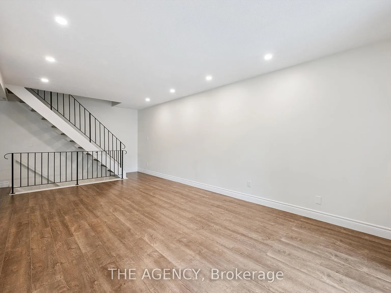 Scottsdale Mews — Photo 4