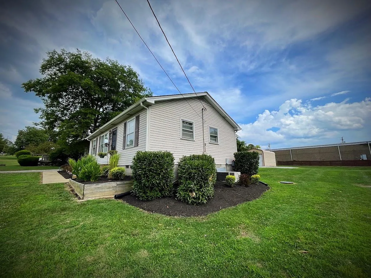 45 E Caldwell Ave — Photo 2