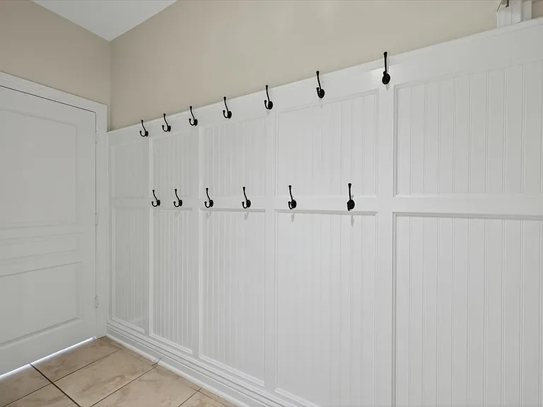 14668 Blakehill Dr — Photo 18