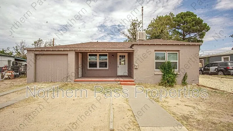2 bed, 1.0 bath, 947 sqft, $1,225 — Photo 1
