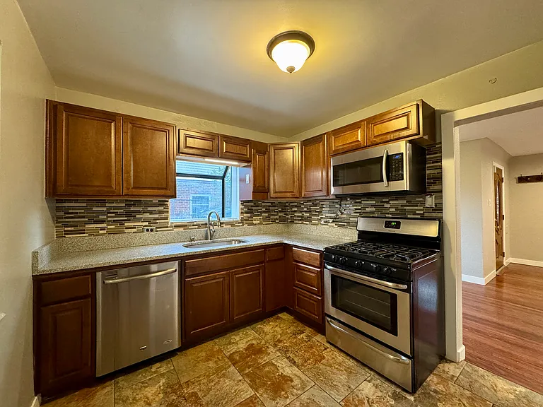 2910 Ivy St — Photo 5