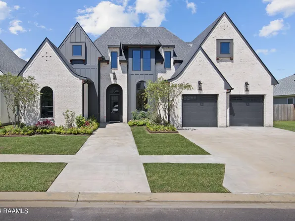 102 Lansing Ln, Youngsville, LA 70592
