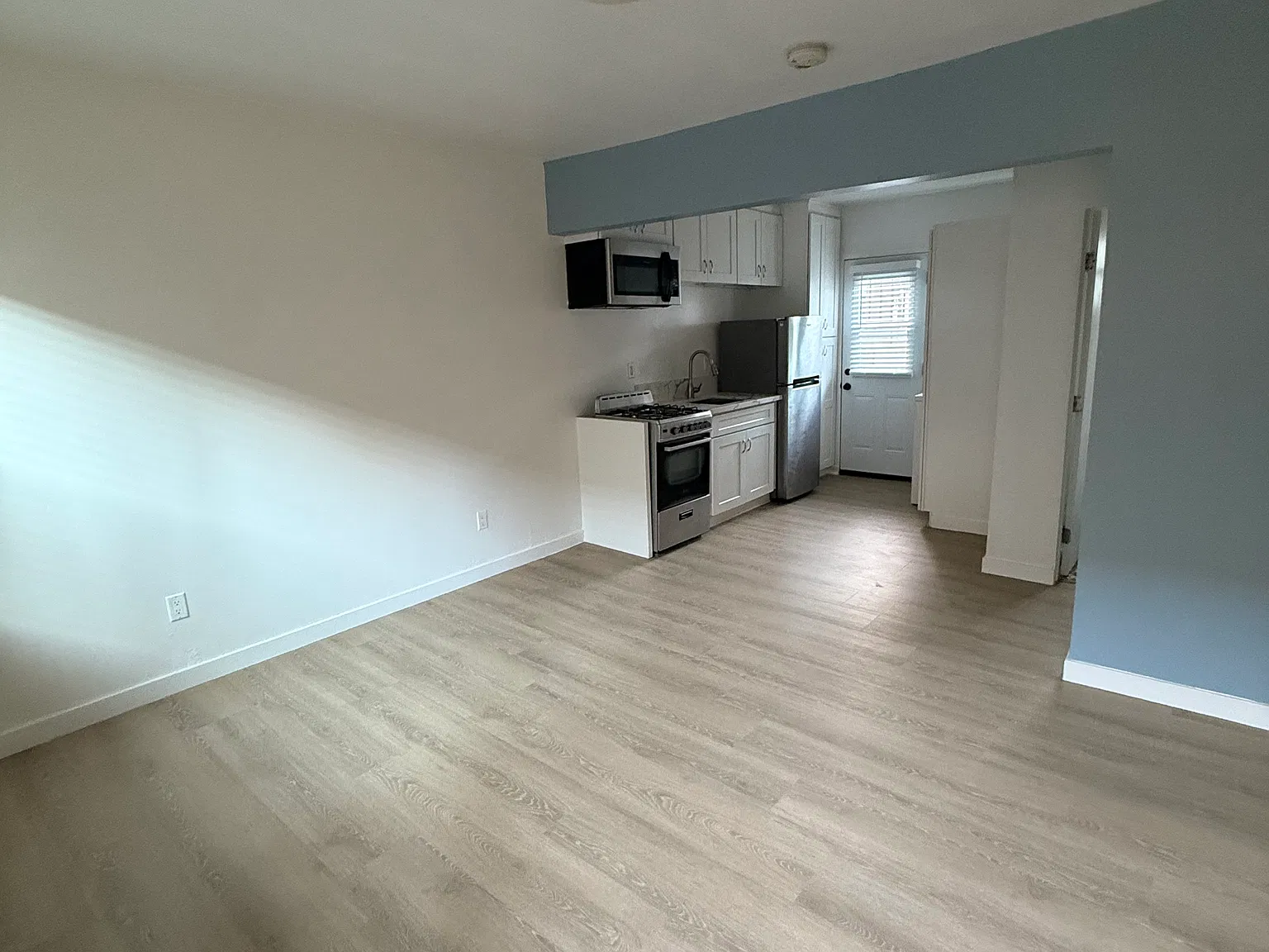 Studio, 350 sqft, $1,595 — Photo 2