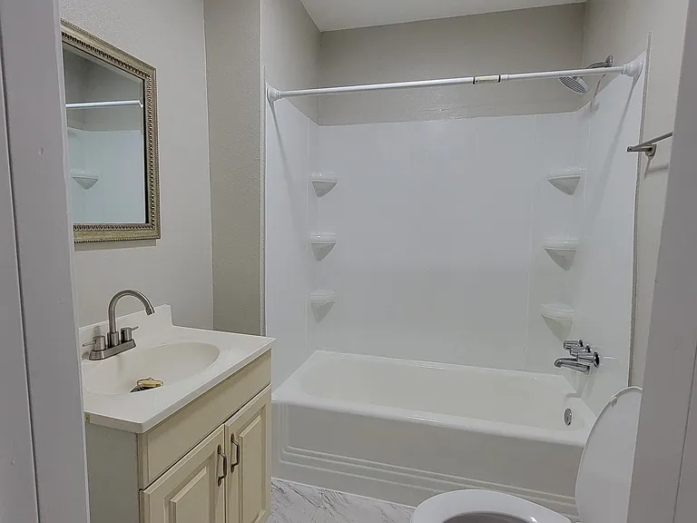 125 S Thompson Ave — Photo 5