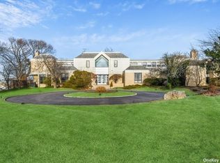 20 Heron Dr, Hewlett, NY 11557
