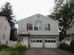 92 Oak St, Teaneck, NJ 07666