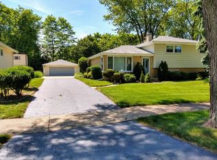 324 S Howard Ave, Roselle, IL 60172