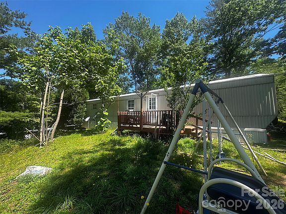 3rd image of 105 Satinwood Dr