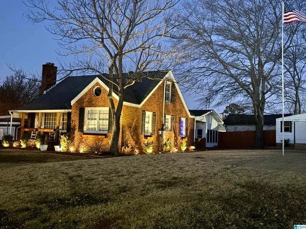 402 Elm St, Talladega, AL 35160