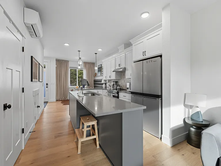 330 NE 58th Ave — Photo 7