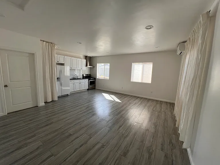 18617 Community St — Photo 7