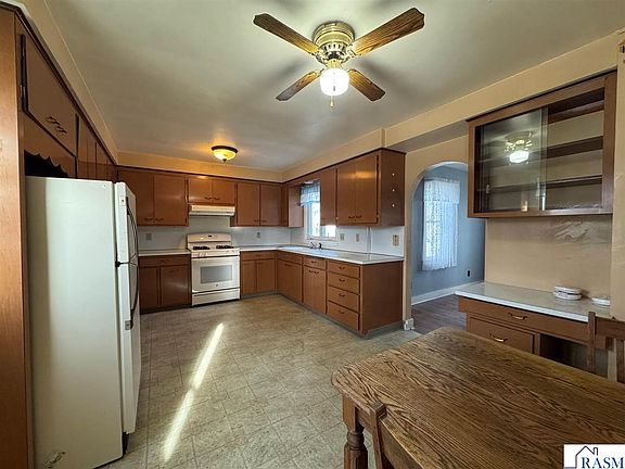 4th image of 104 N 3rd St