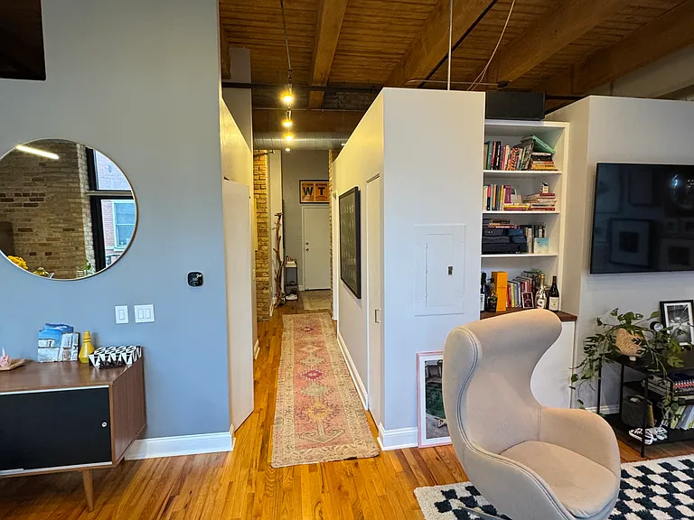 2210 W Wabansia Ave #210 — Photo 7