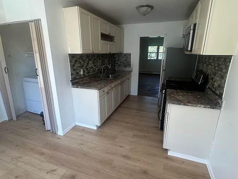 6 Whitman Ct — Photo 24