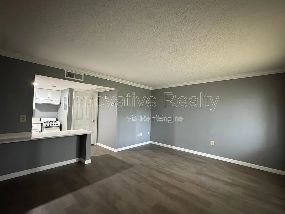 120 Blue Pointe Way #130