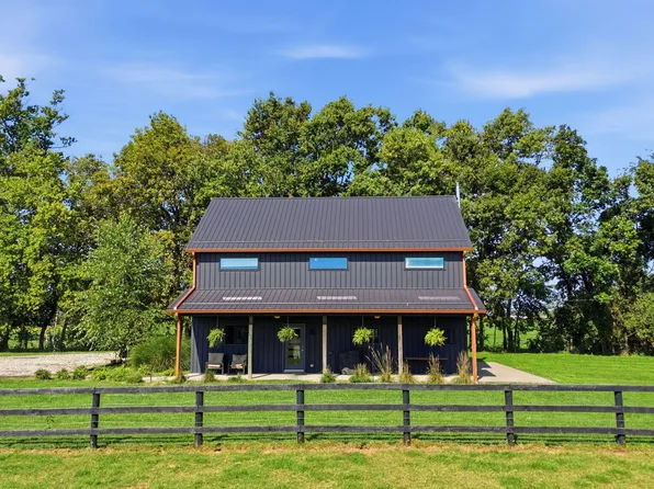 704 Lake Rd, Paris, KY 40361