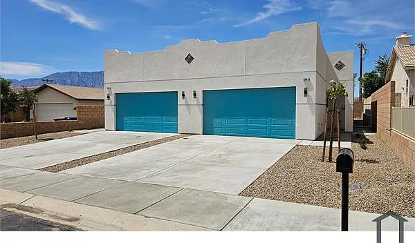 13701 El Rio Ln — Photo 2