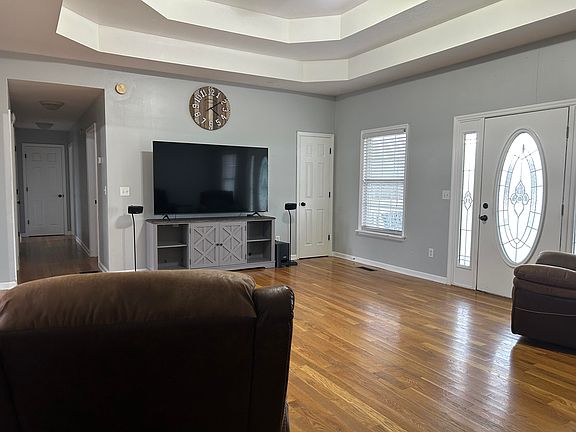 5th image of 104 Stewart St