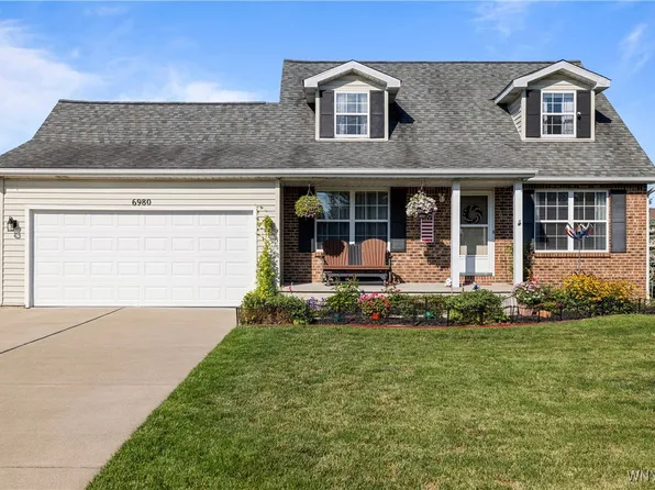 6980 Rebecca Dr, Niagara Falls, NY 14304