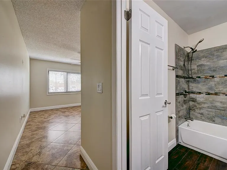 646 Kenwick Cir — Photo 11
