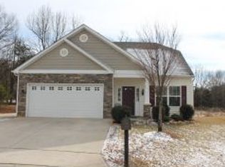 211 Goldfinch Ct, Mebane, NC 27302
