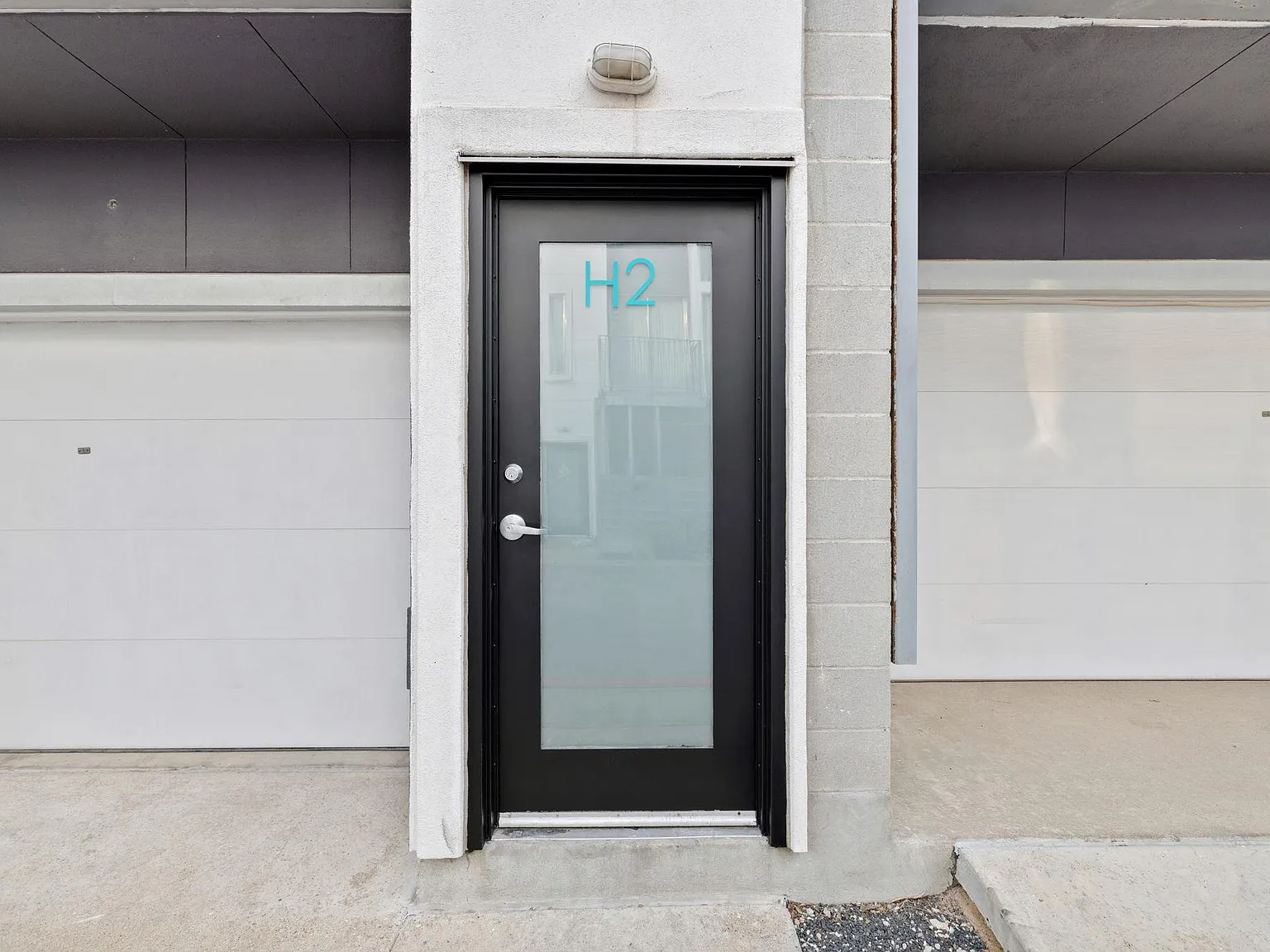 1 bed, 1.5 bath, 960 sqft, $1,795 — Photo 2