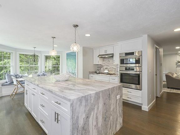 3rd image of 20 Old Mill Ln