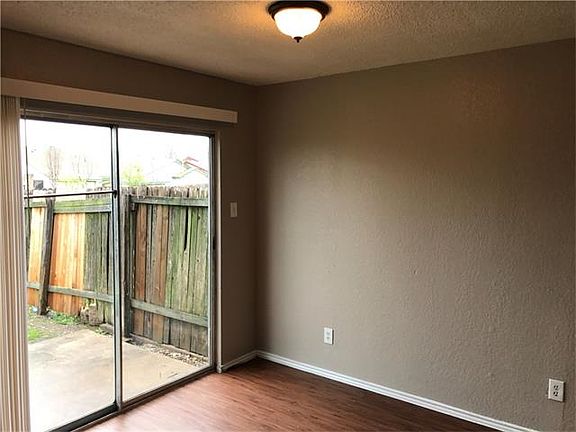 5th image of 1220/1222 Orchard Park Cir
