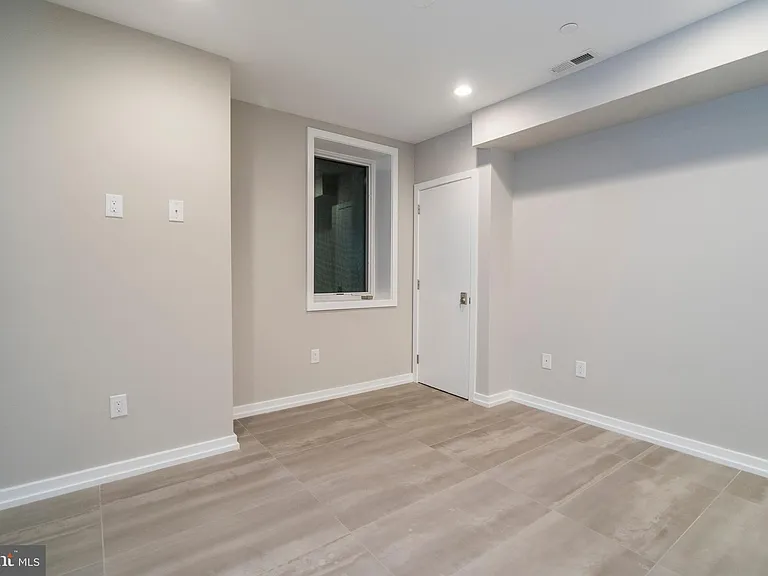 1430 Clymer St #1 — Photo 13