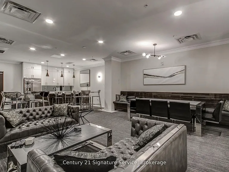 118 King St E #LPH16 — Photo 30