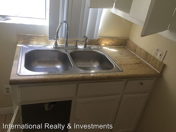 5th image of 11821 S Figueroa St APT 3