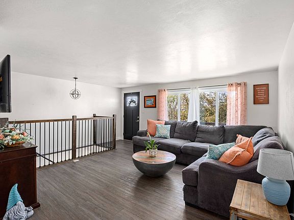 4th image of 507 29th Ave NE