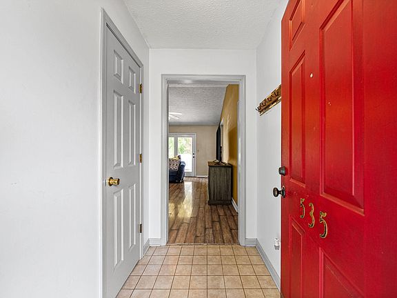 4th image of 535 Foxfield Rd