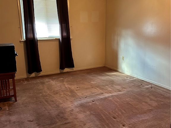 3rd image of 210 Marie St
