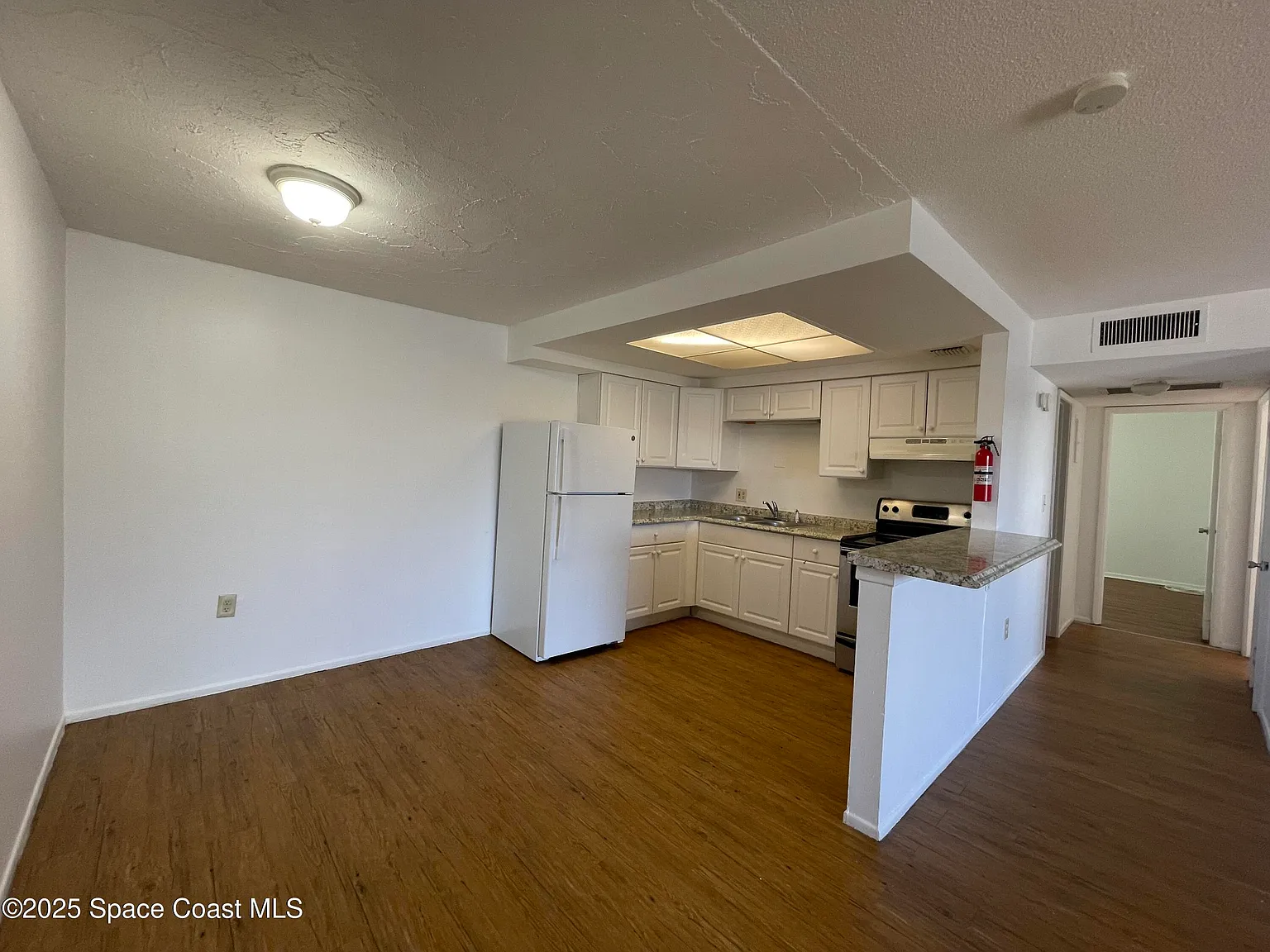 2 bed, 1.0 bath, 850 sqft, $990 — Photo 3