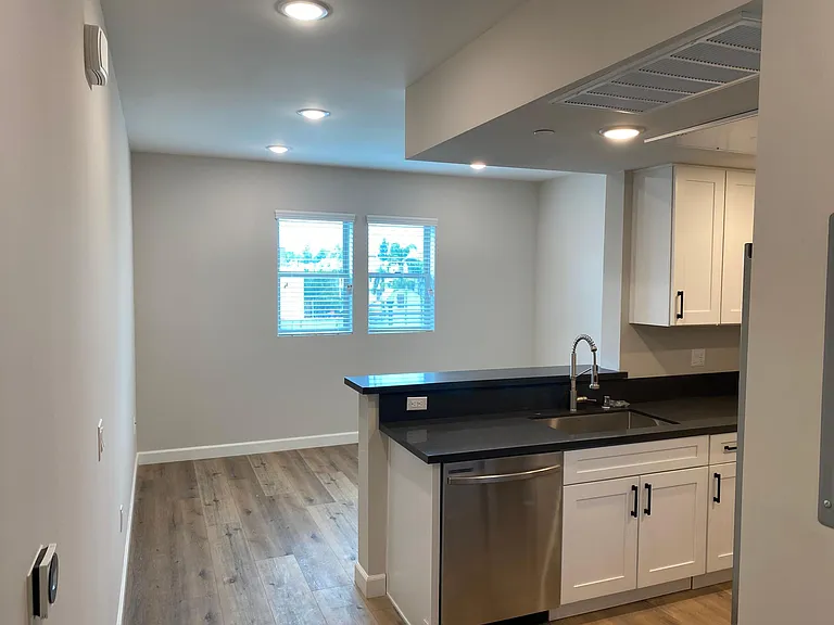 11168 Morrison St — Photo 9