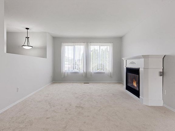 5th image of 45322 Balmoral Ave