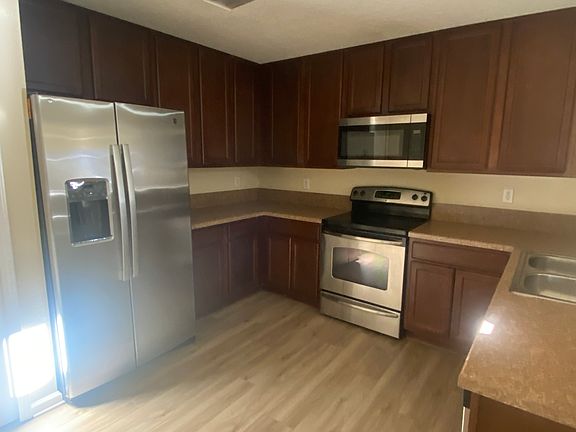 3rd image of 6935 Ortega Woods Dr
