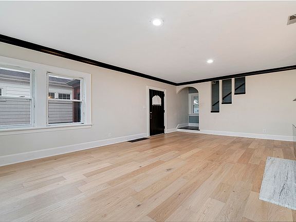 3rd image of 1611 Jackson St
