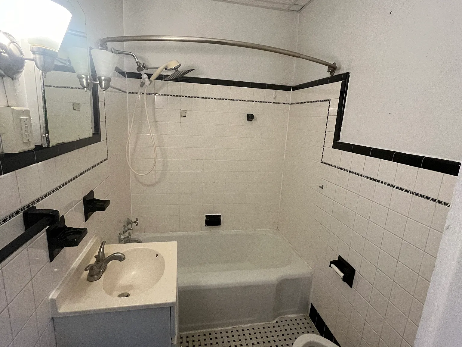 1 bed, 800 sqft, $1,195 — Photo 3
