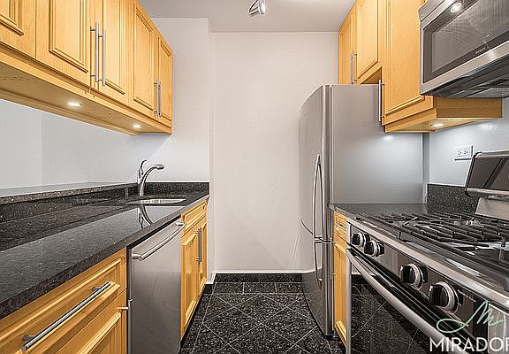 4th image of 145 W 67th St APT 45A