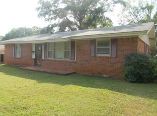 296 Oak St, Selmer, TN 38375