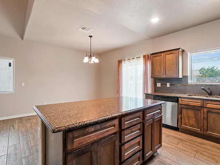 852 Lemington St — Photo 12