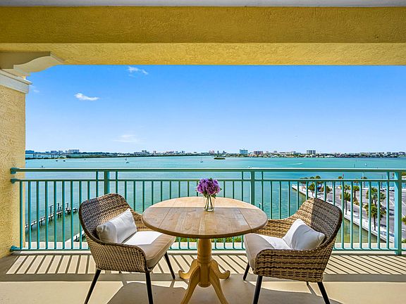 Frontside balcony