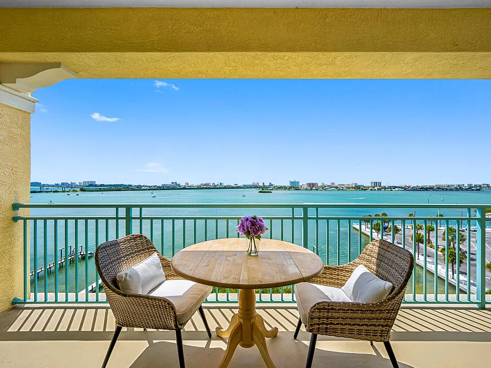 Frontside balcony