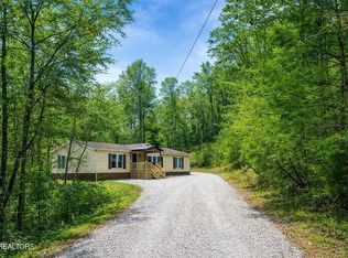 135 Harold Brooks Ln, Oneida, TN 37841