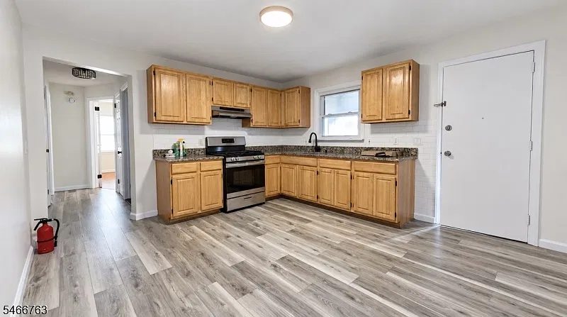 2 bed, 1.0 bath, $2,150 — Photo 4