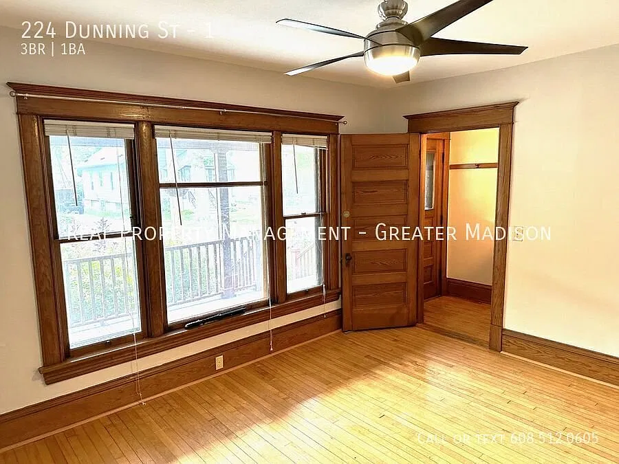 Beautiful Atwood Neighborhood 3 Bed Flat With Off Street Parking - Immediate Move-In Available! — Photo 4